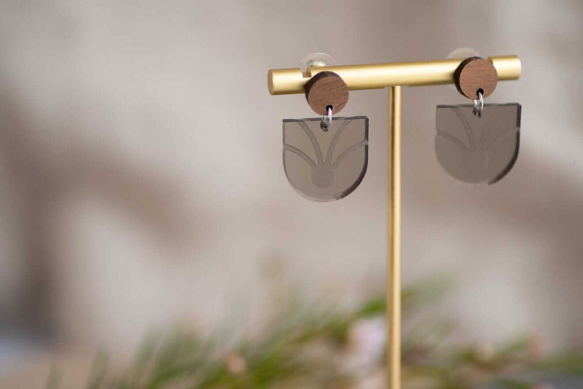 Sun Ray Dangles Little Geraldine Bronze