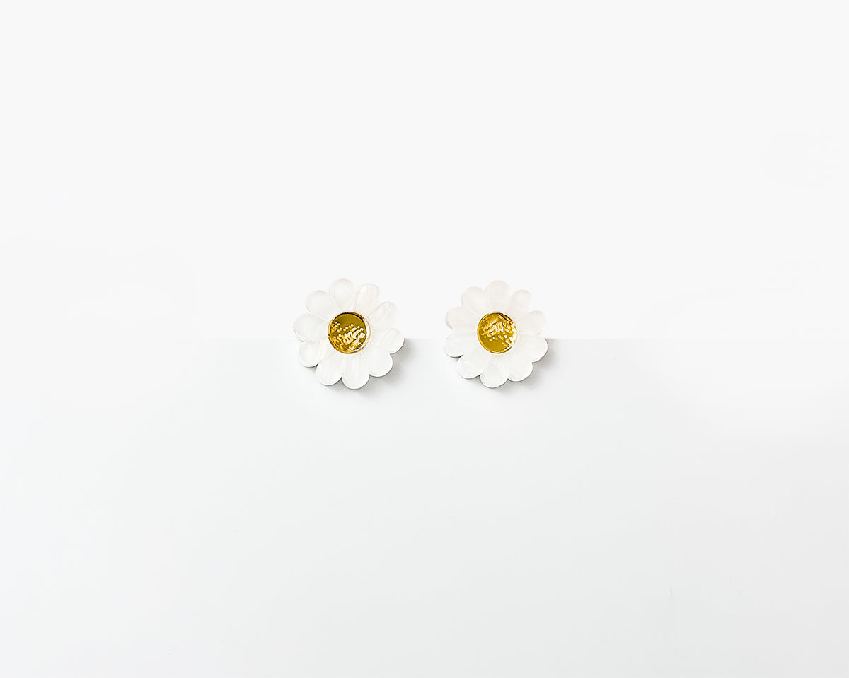 Daisy Stud White