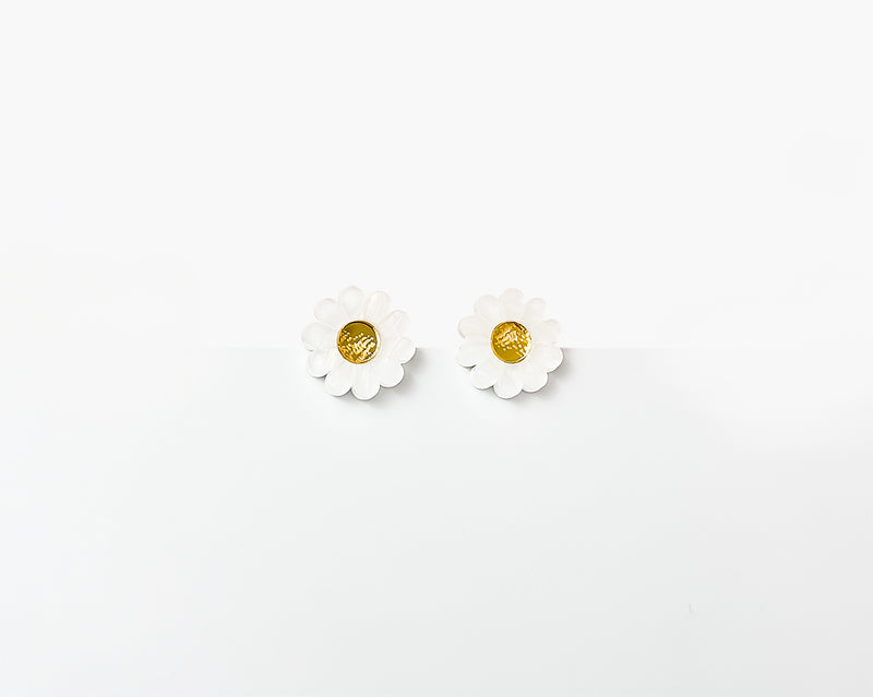 Daisy Stud White