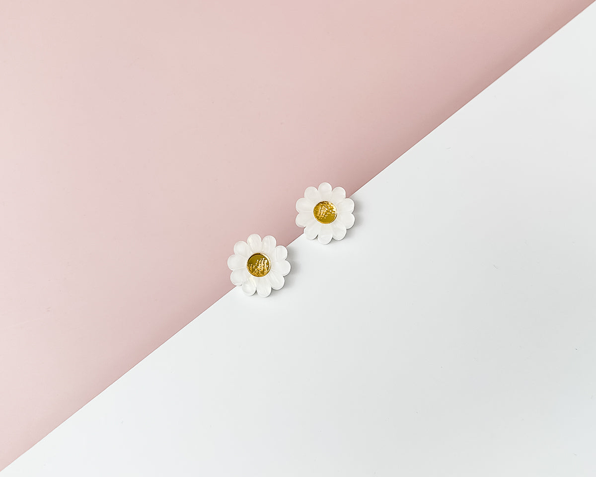 Daisy Stud White