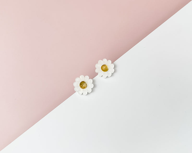 Daisy Stud White